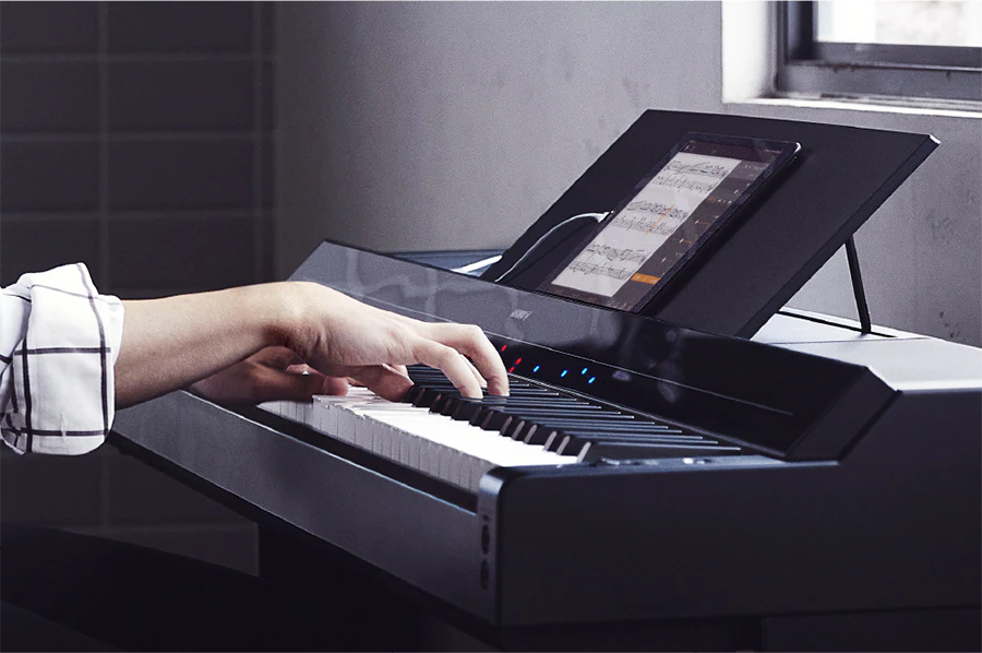 A Yamaha P-S500 and a smart device displaying a music score using the Smart Pianist app